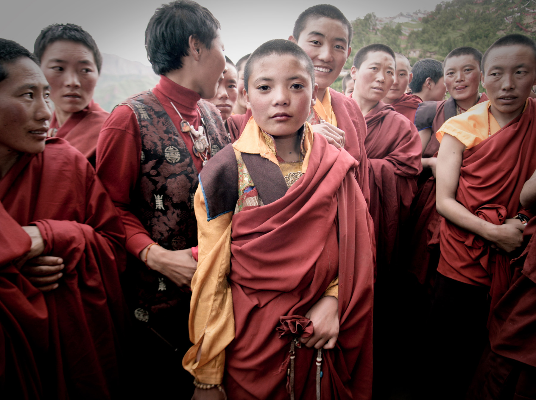 Есть ли будда. Буддистские монахини в Тибете. Тибет монахи дзи. Буддисты женщины. Буддийский монах.